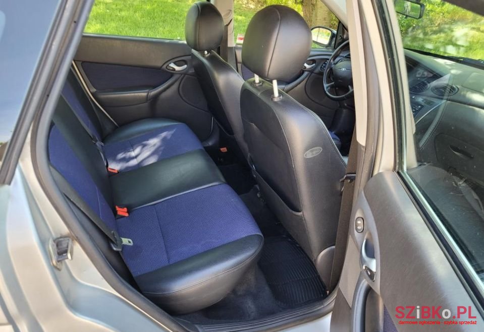 2002' Ford Focus photo #5