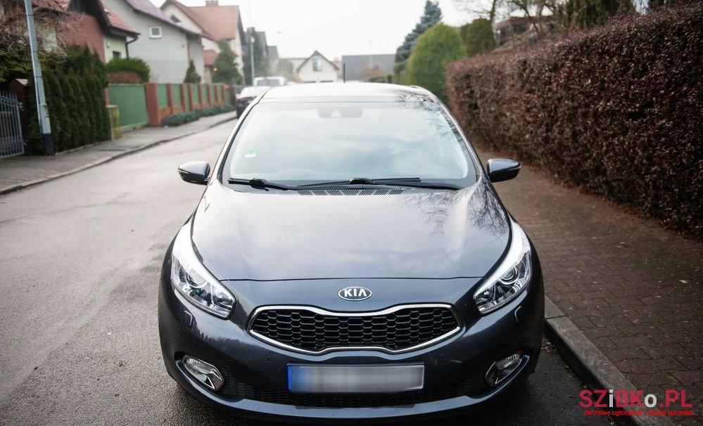 2013' Kia Ceed photo #2