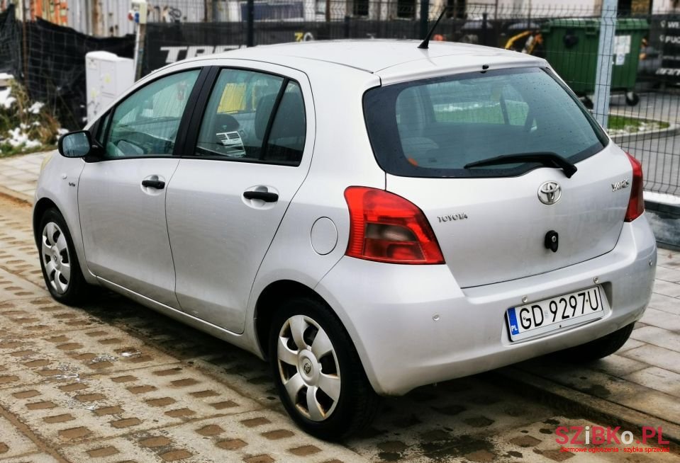 2007' Toyota Yaris photo #2