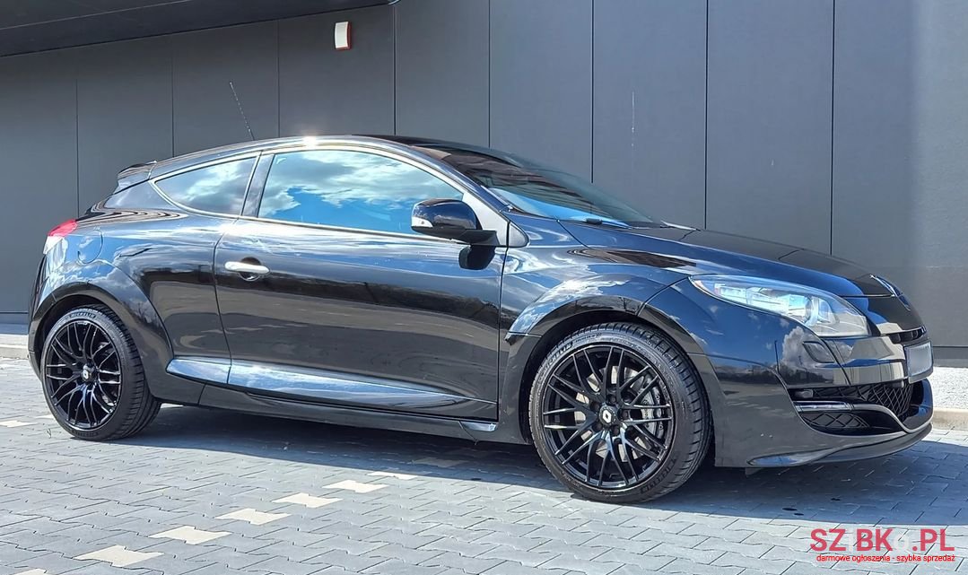 2011' Renault Megane photo #1