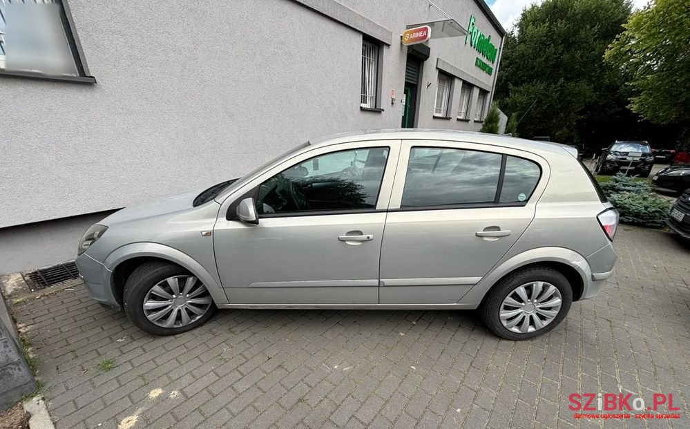 2005' Opel Astra 1.9 Cdti Cosmo photo #3