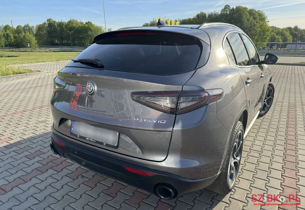 2023' Alfa Romeo Stelvio photo #3