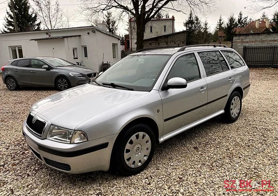 2010' Skoda Octavia 1.6 Tour Plus photo #1
