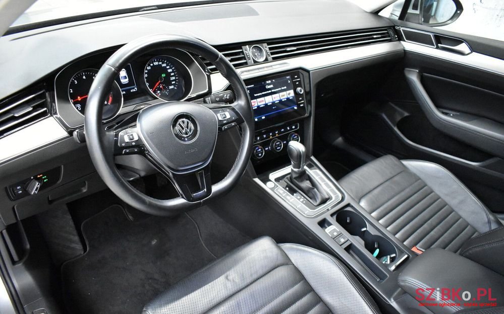 2019' Volkswagen Passat photo #4