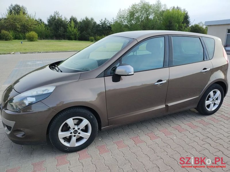 2010' Renault Scenic photo #1