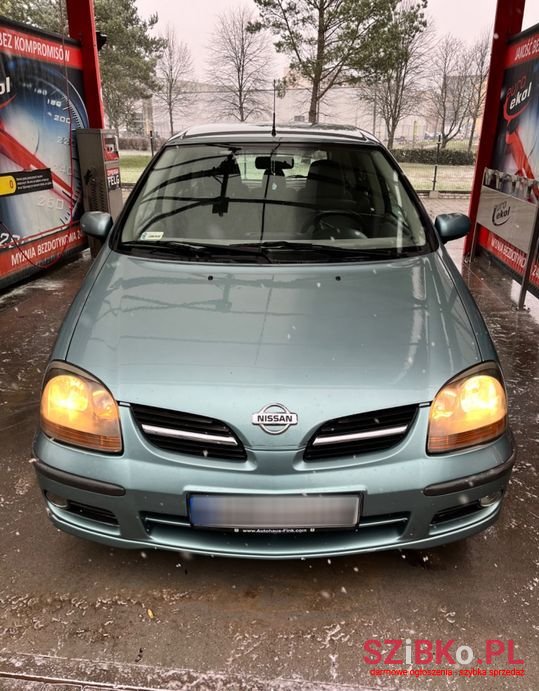 2003' Nissan Almera Tino photo #1
