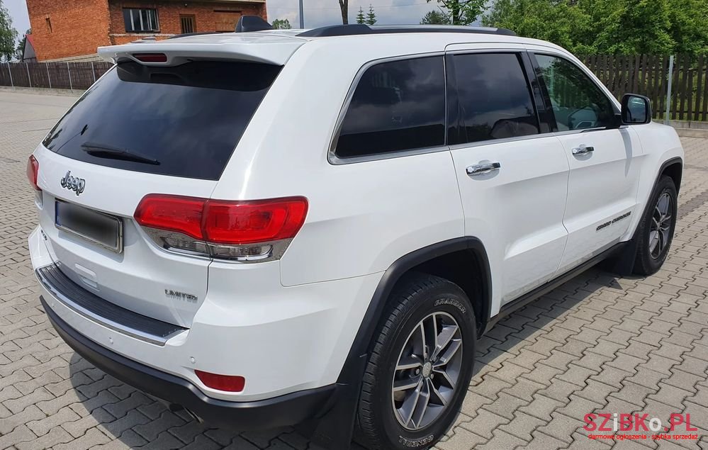 2017' Jeep Grand Cherokee photo #6