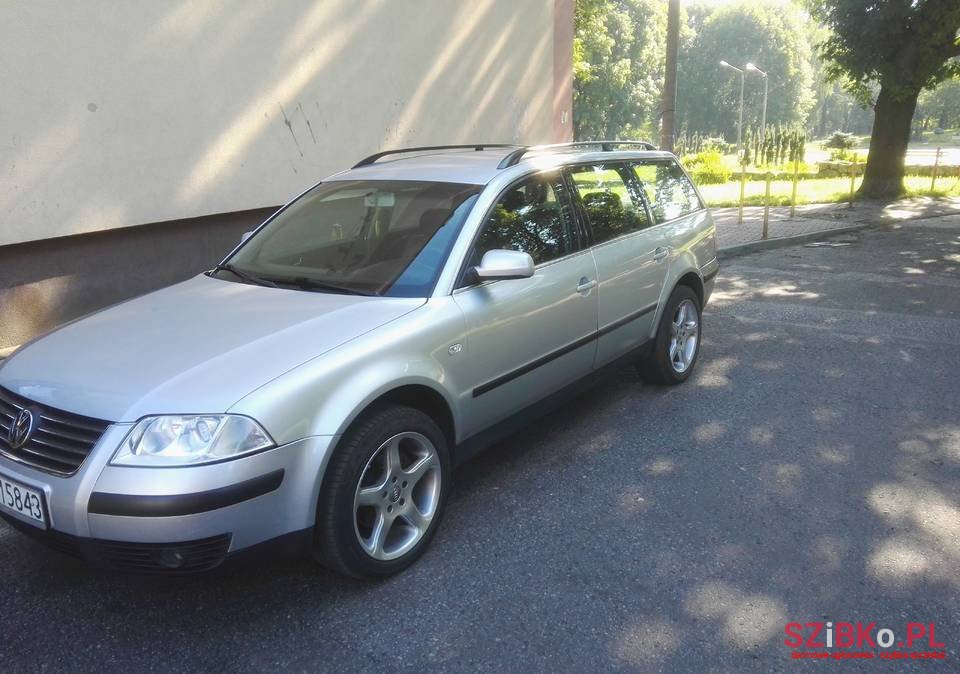 2001' Volkswagen Passat photo #1