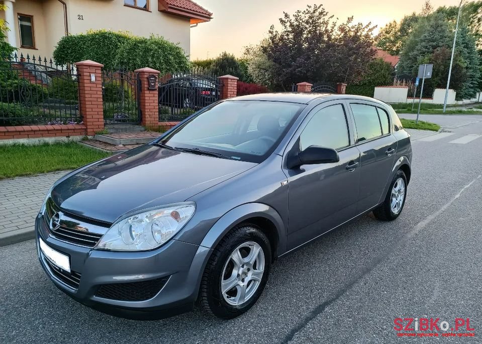 2008' Opel Astra photo #1