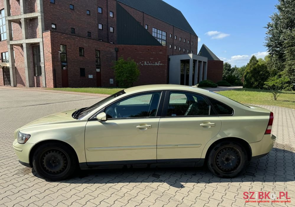 2004' Volvo S40 2.4 Momentum photo #3