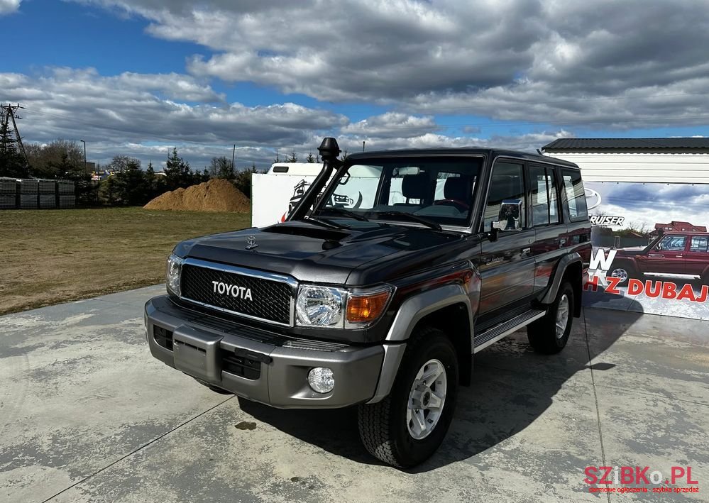 2023' Toyota Land Cruiser photo #2