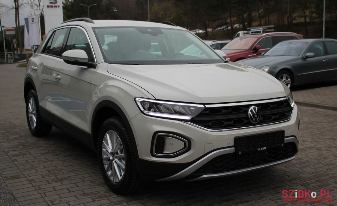 2022' Volkswagen T-Roc photo #3