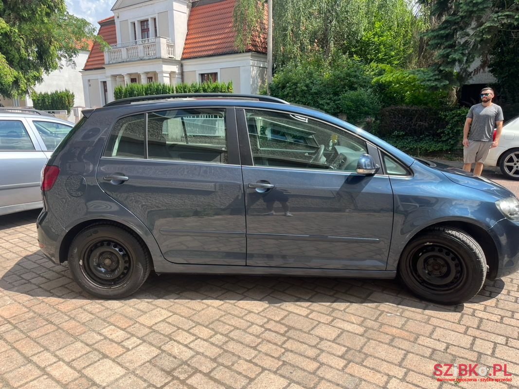 2009' Volkswagen Golf Plus photo #5