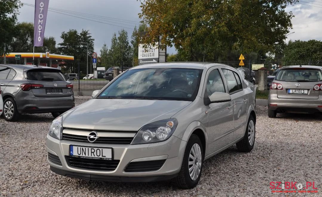 2005' Opel Astra photo #1
