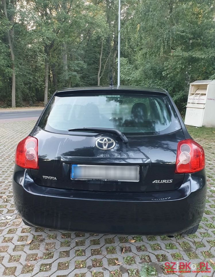 2007' Toyota Auris photo #3
