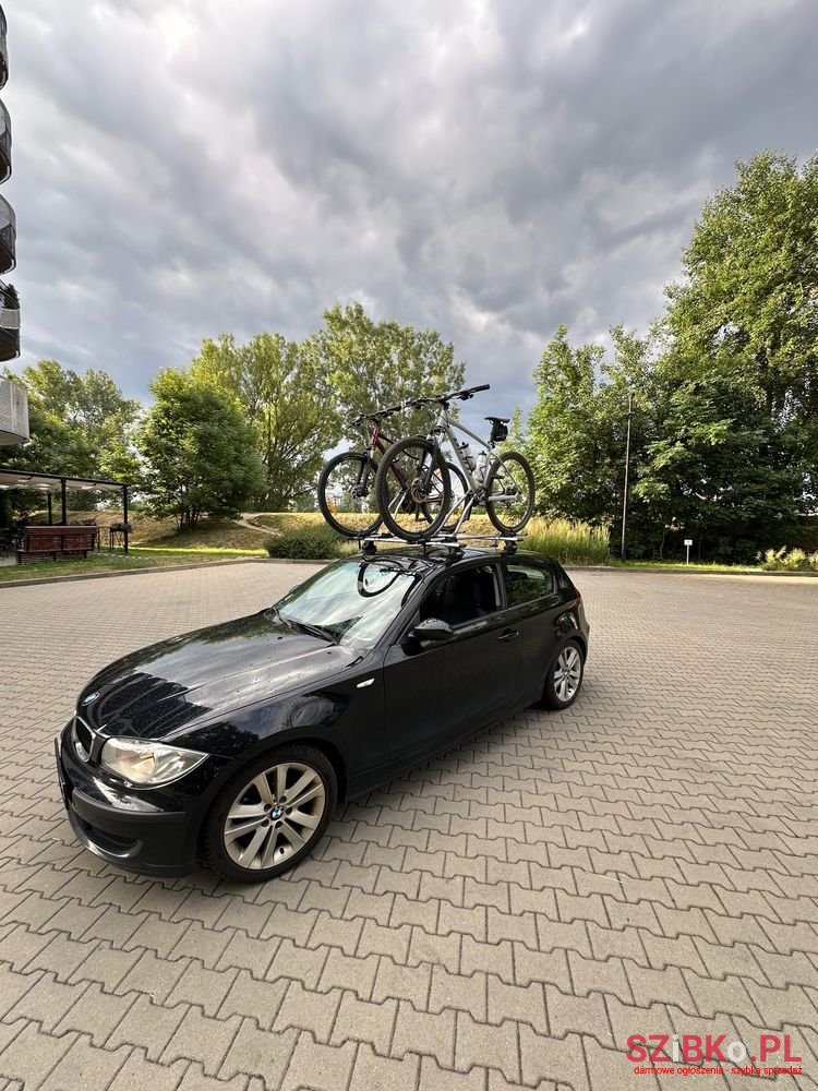 2009' BMW 1 Series 116I photo #5