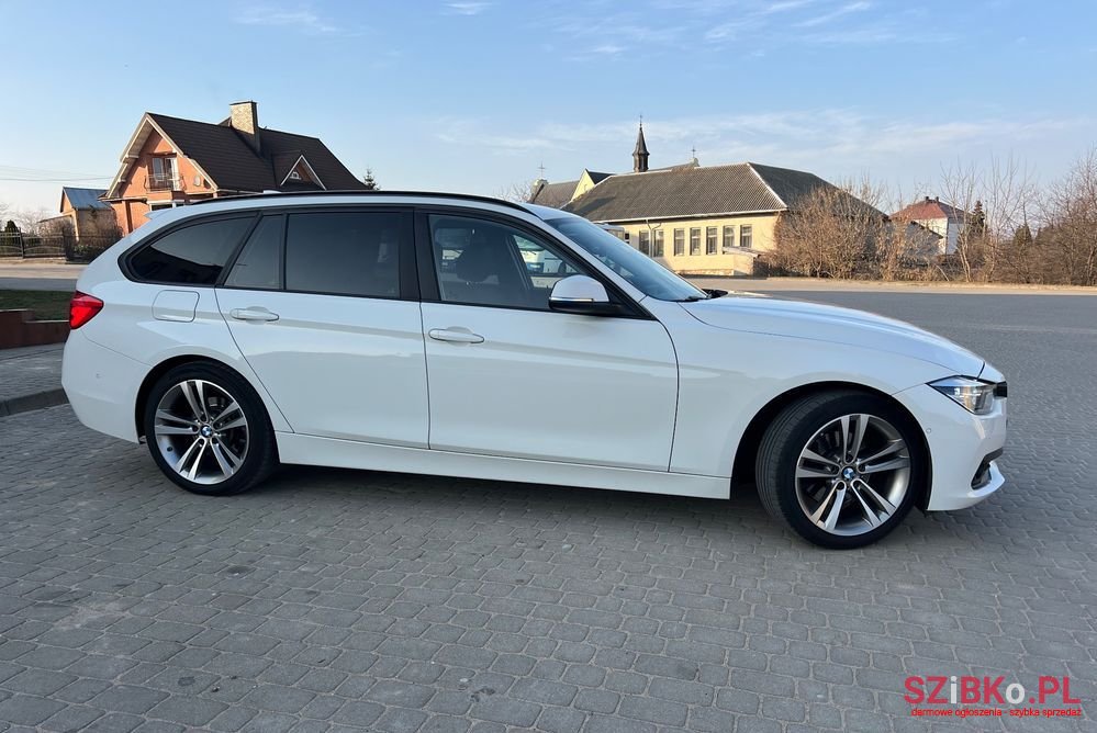 2019' BMW 3 Series 320D photo #3