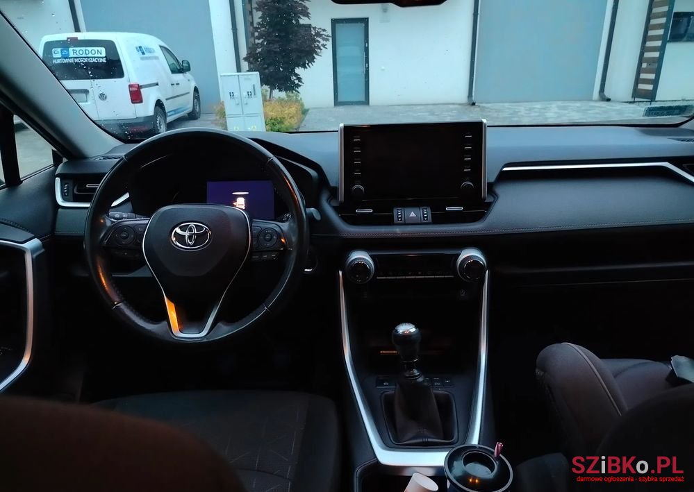 2019' Toyota RAV4 photo #5