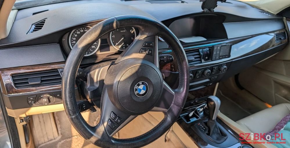 2005' BMW 5 Series 530Xd Touring photo #4