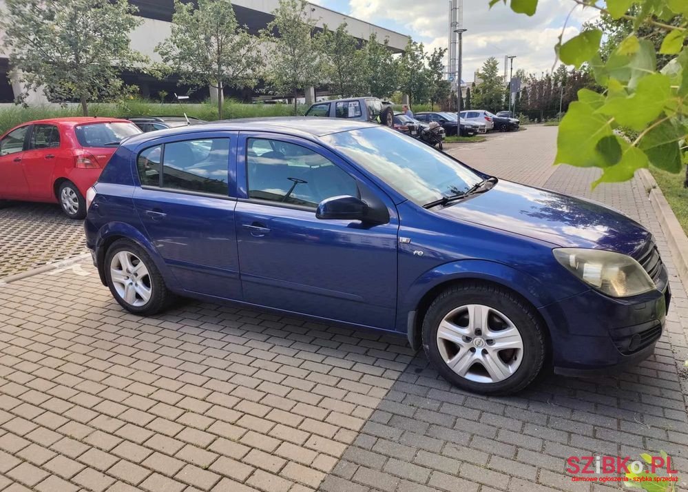 2005' Opel Astra photo #2