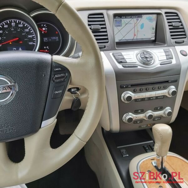 2011' Nissan photo #2