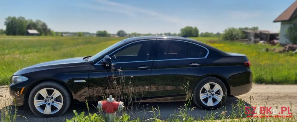 2012' BMW 5 Series 530I Luxury Line photo #3