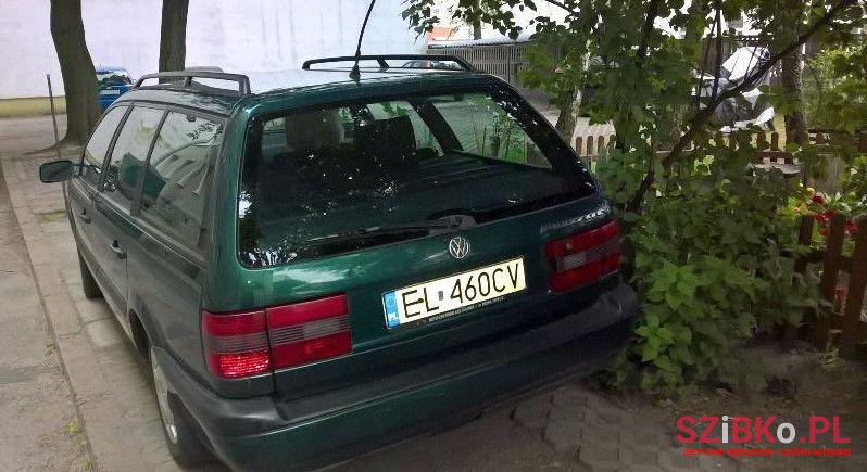 1995' Volkswagen Passat photo #1