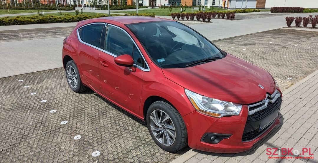 2011' Citroen DS4 photo #2