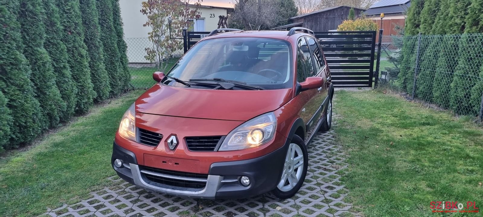 2008' Renault Scenic Conquest photo #1