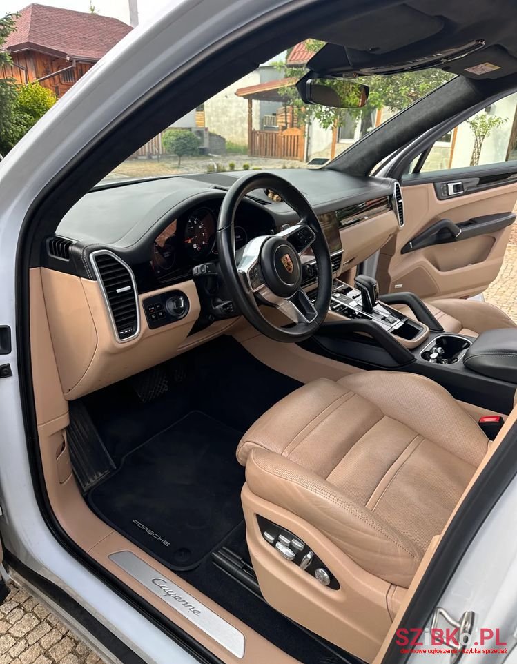 2021' Porsche Cayenne Standard photo #4