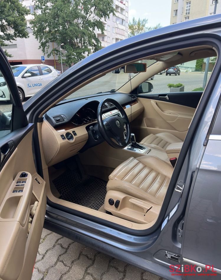 2008' Volkswagen Passat photo #6