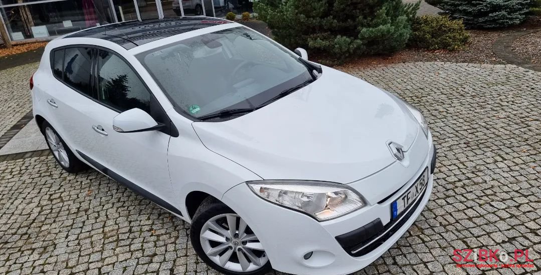 2011' Renault Megane photo #4