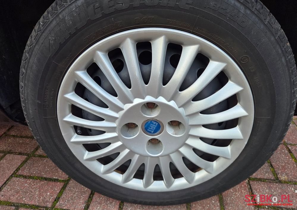 2006' Fiat Punto 1.4 16V Dynamic photo #5