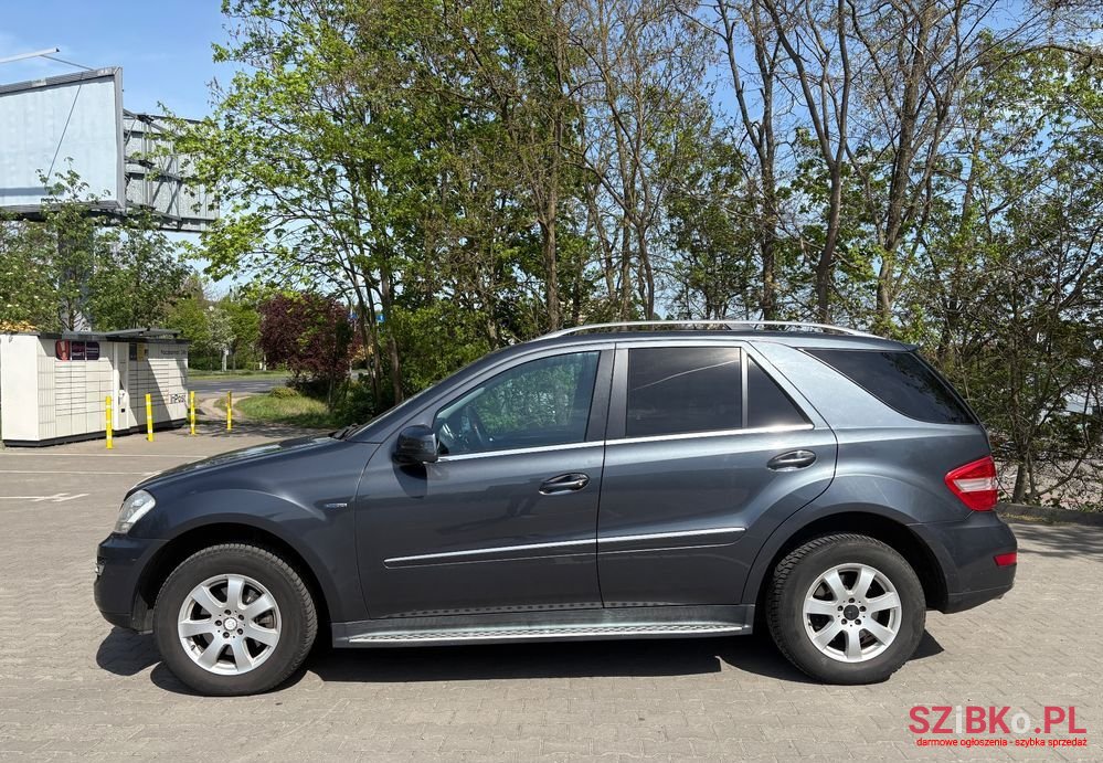 2011' Mercedes-Benz Ml photo #1
