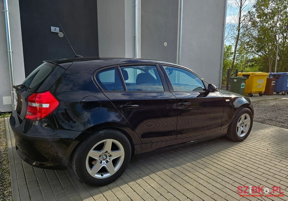 2009' BMW 1 Series 116I photo #4