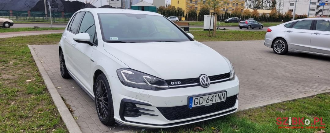 2017' Volkswagen Golf photo #5