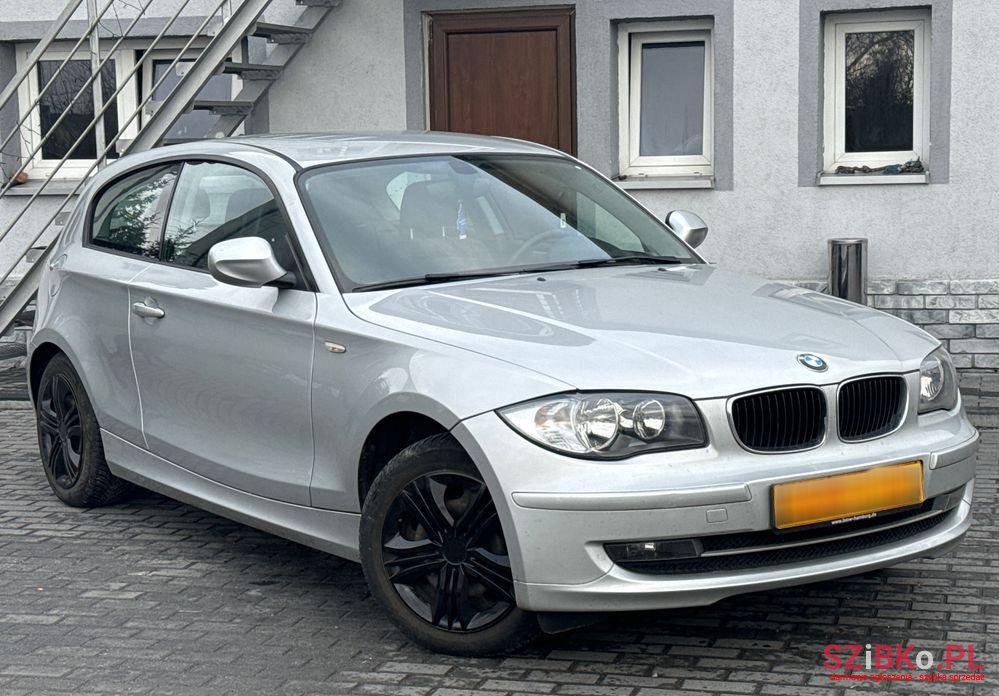 2010' BMW 1 Series 116I photo #1