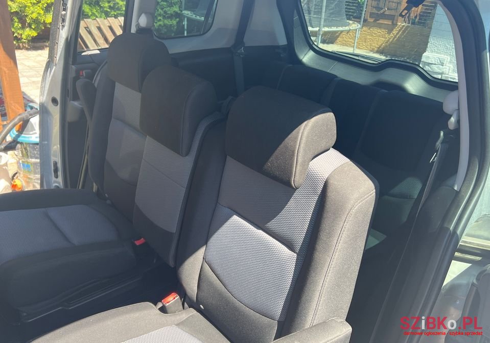 2007' Mazda 5 photo #5