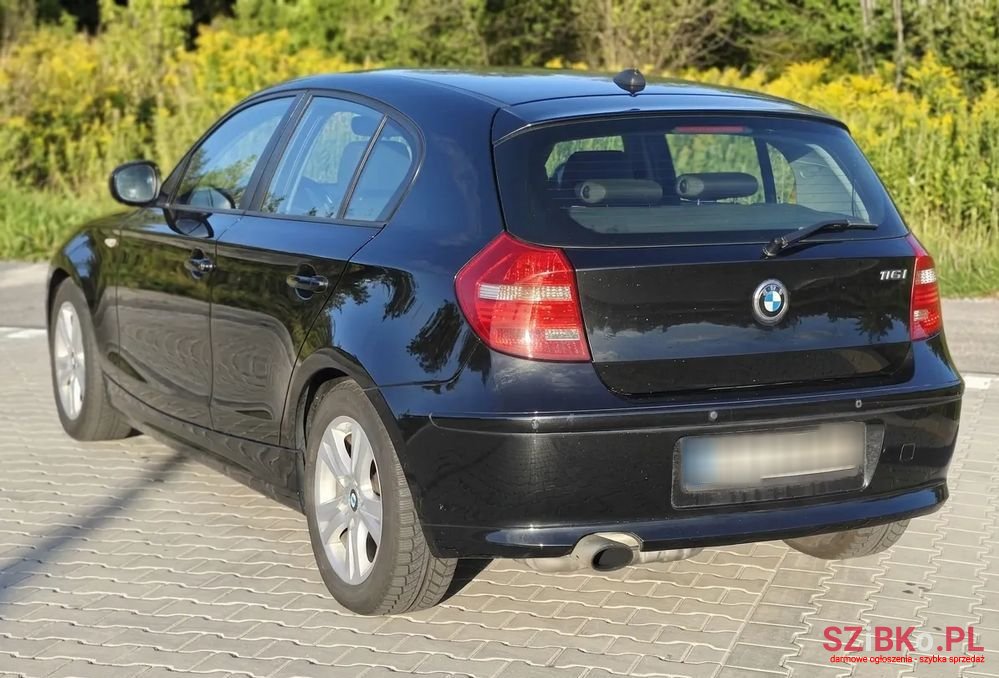 2010' BMW 1 Series 116I photo #4