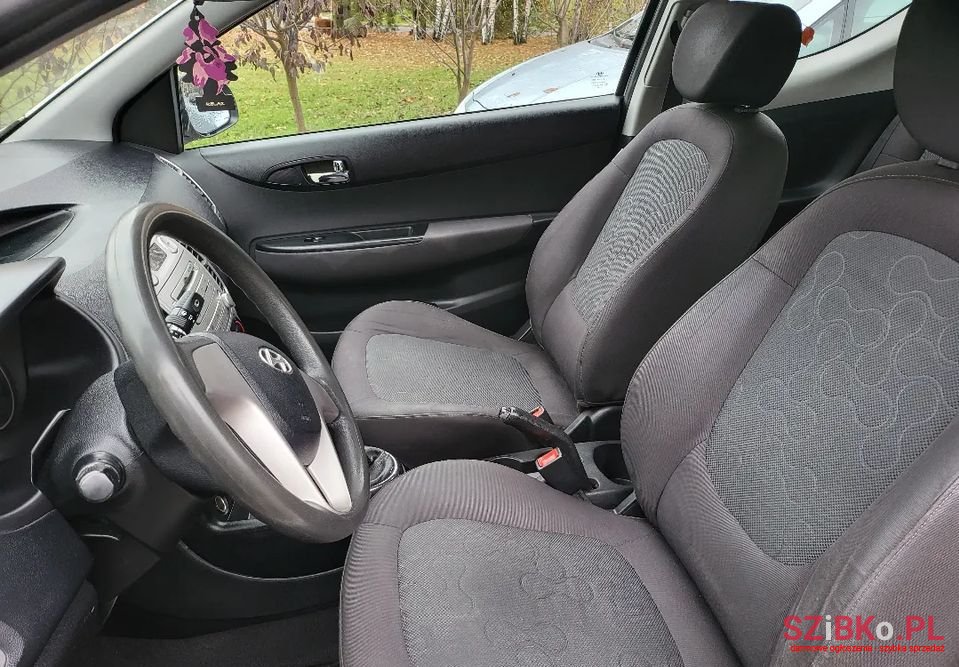 2011' Hyundai i20 photo #6