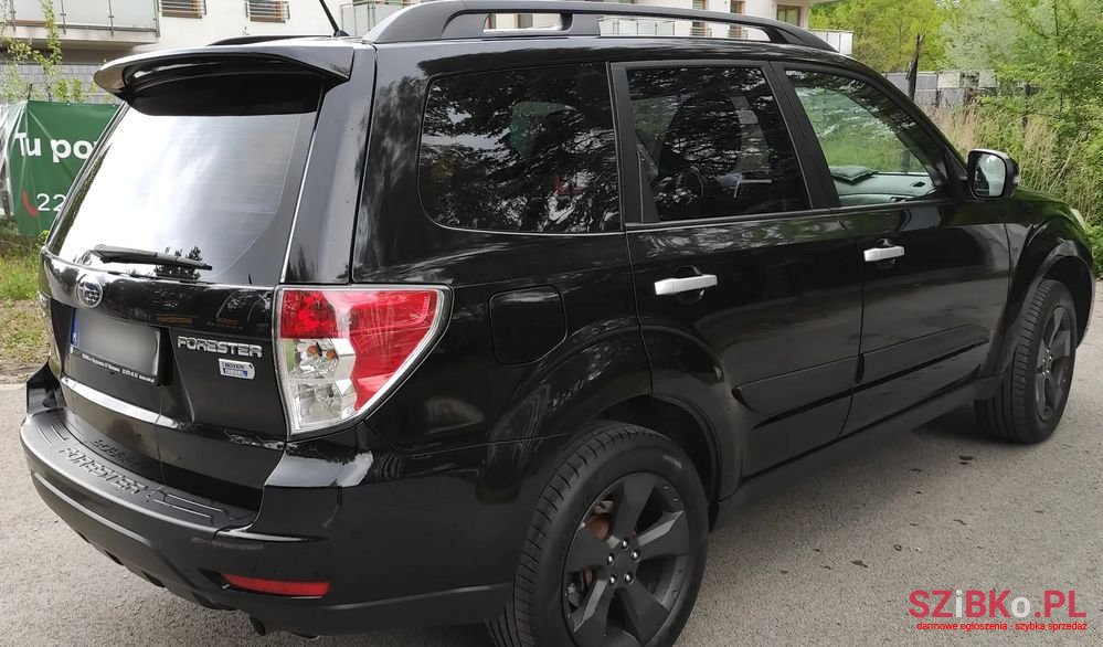 2011' Subaru Forester photo #5
