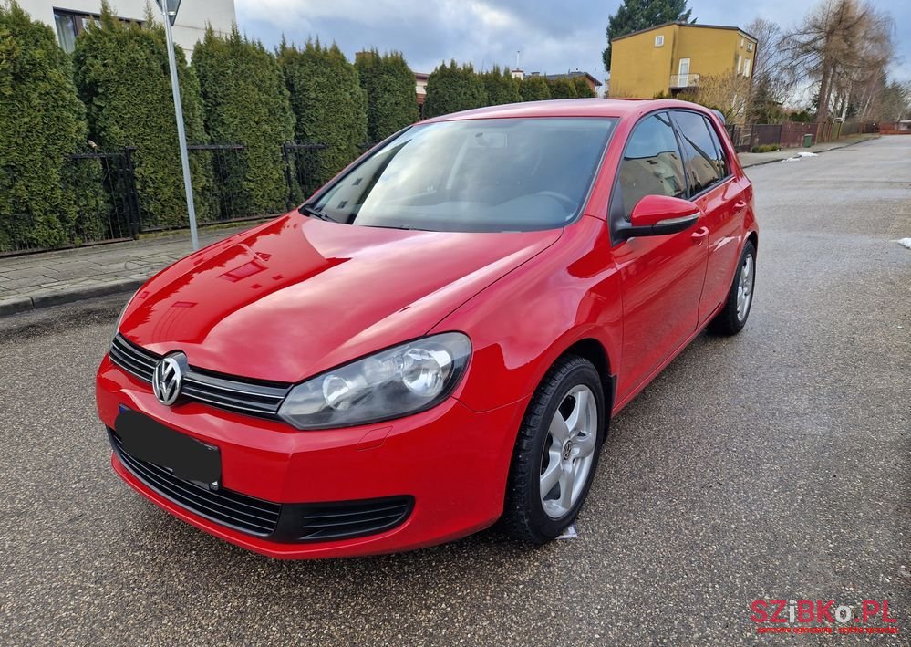 2010' Volkswagen Golf photo #3