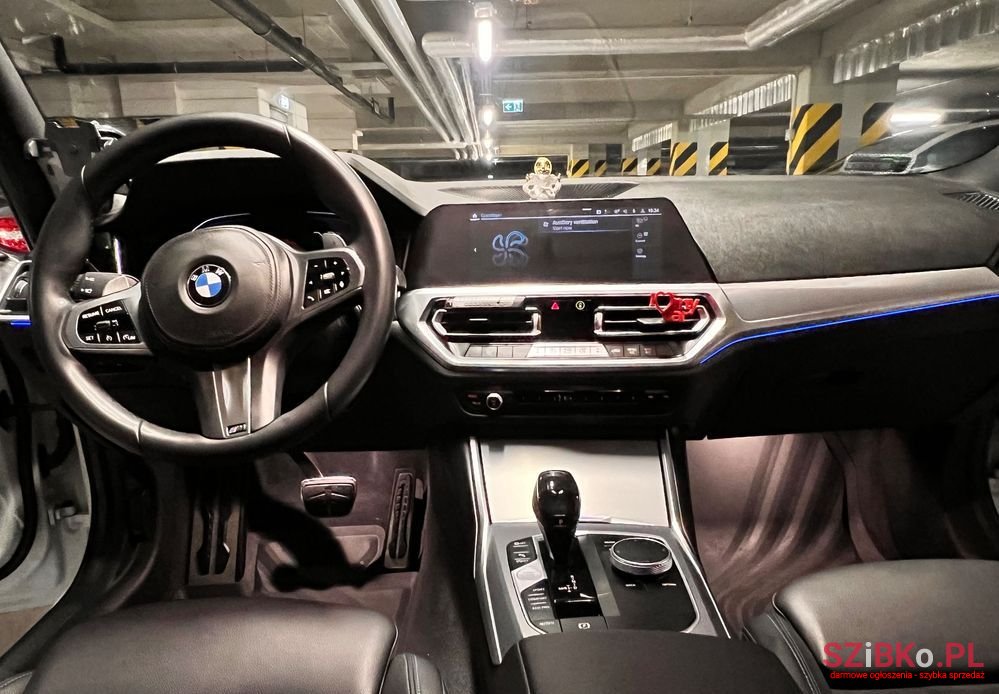 2020' BMW 3 Series 318I M Sport photo #5