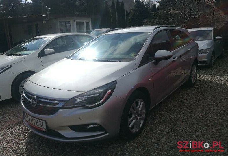 2016' Opel Astra photo #1
