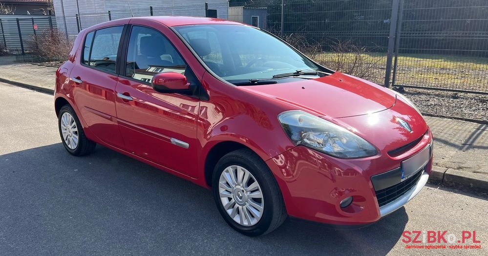 2010' Renault Clio photo #1