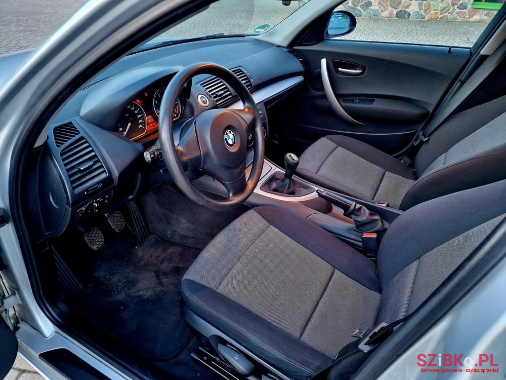 2006' BMW 1 Series 116I photo #5