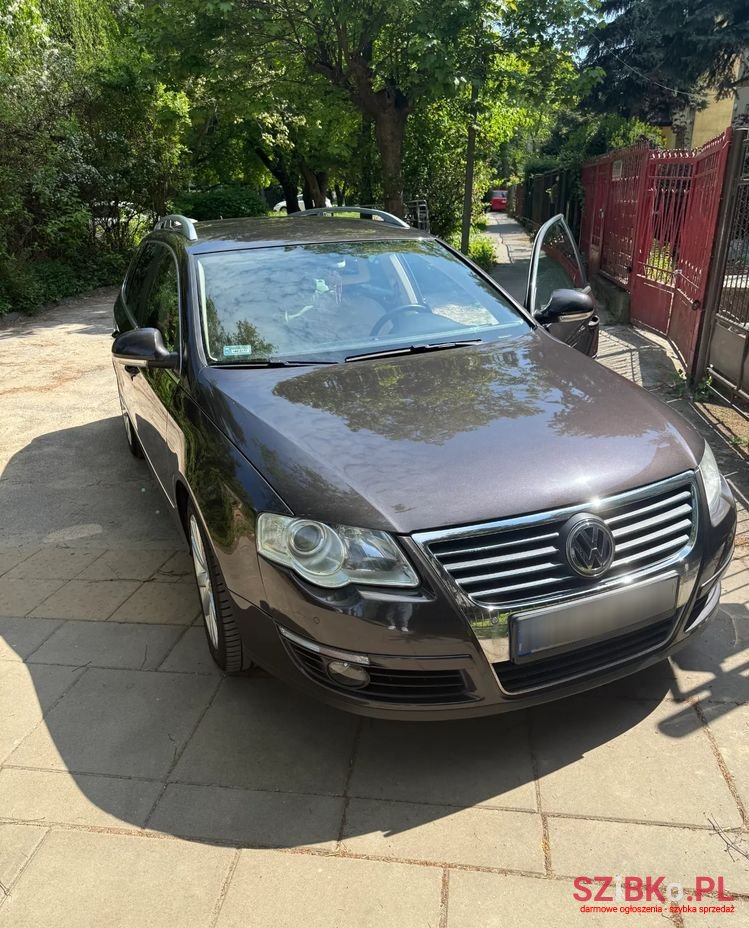 2010' Volkswagen Passat photo #2