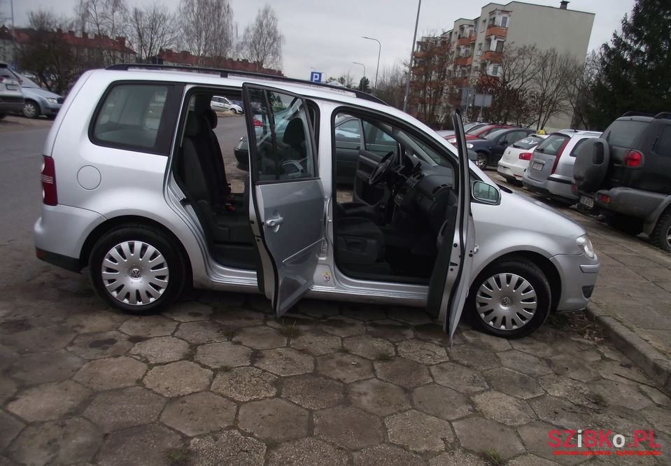 2007' Volkswagen Touran photo #6