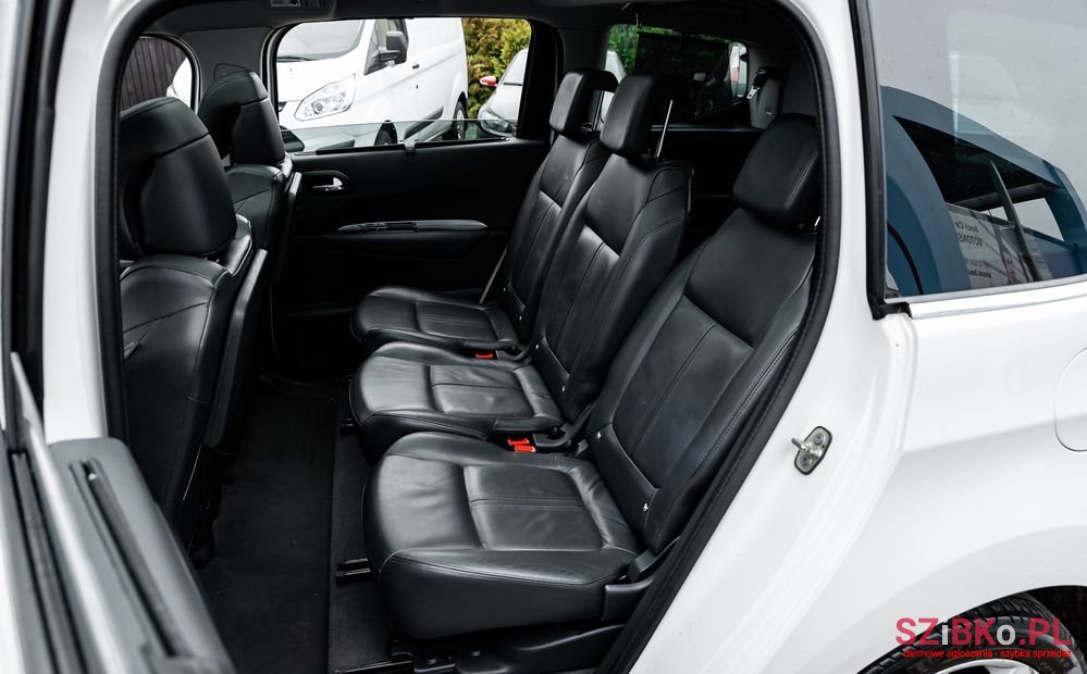 2011' Peugeot 5008 photo #6