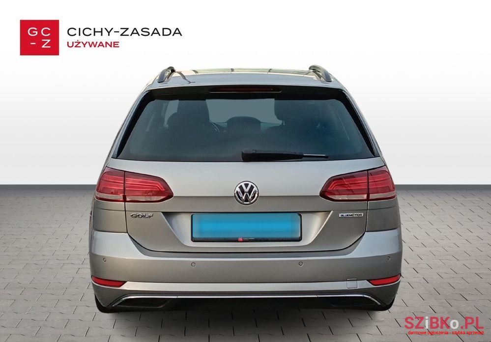 2019' Volkswagen Golf photo #4